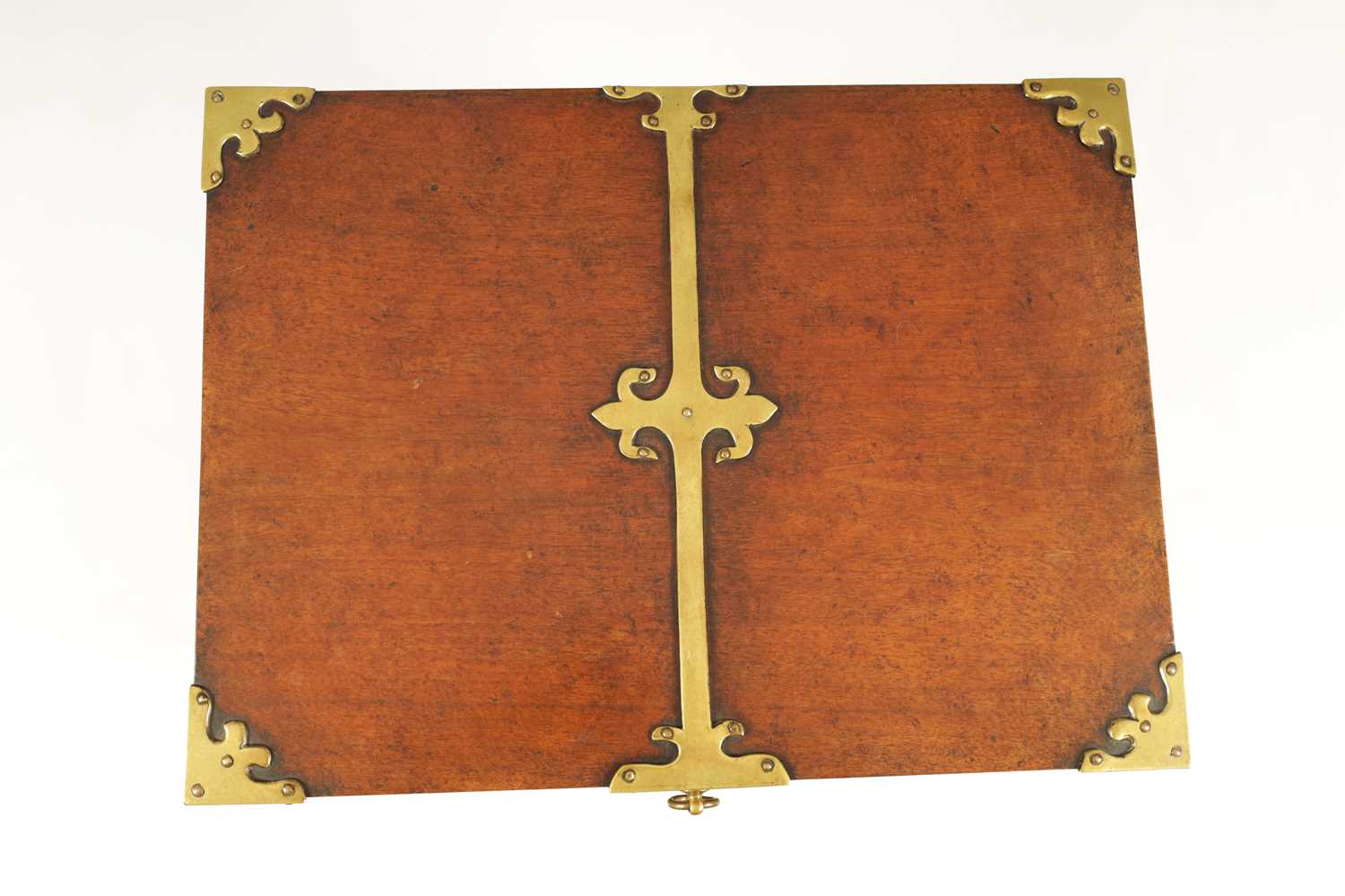 A RARE GEORGE III MAHOGANY PORTABLE CAMPAIGN BOX ON FOLDING LEGS WITH BRASS MOUNTS - Image 3 of 13