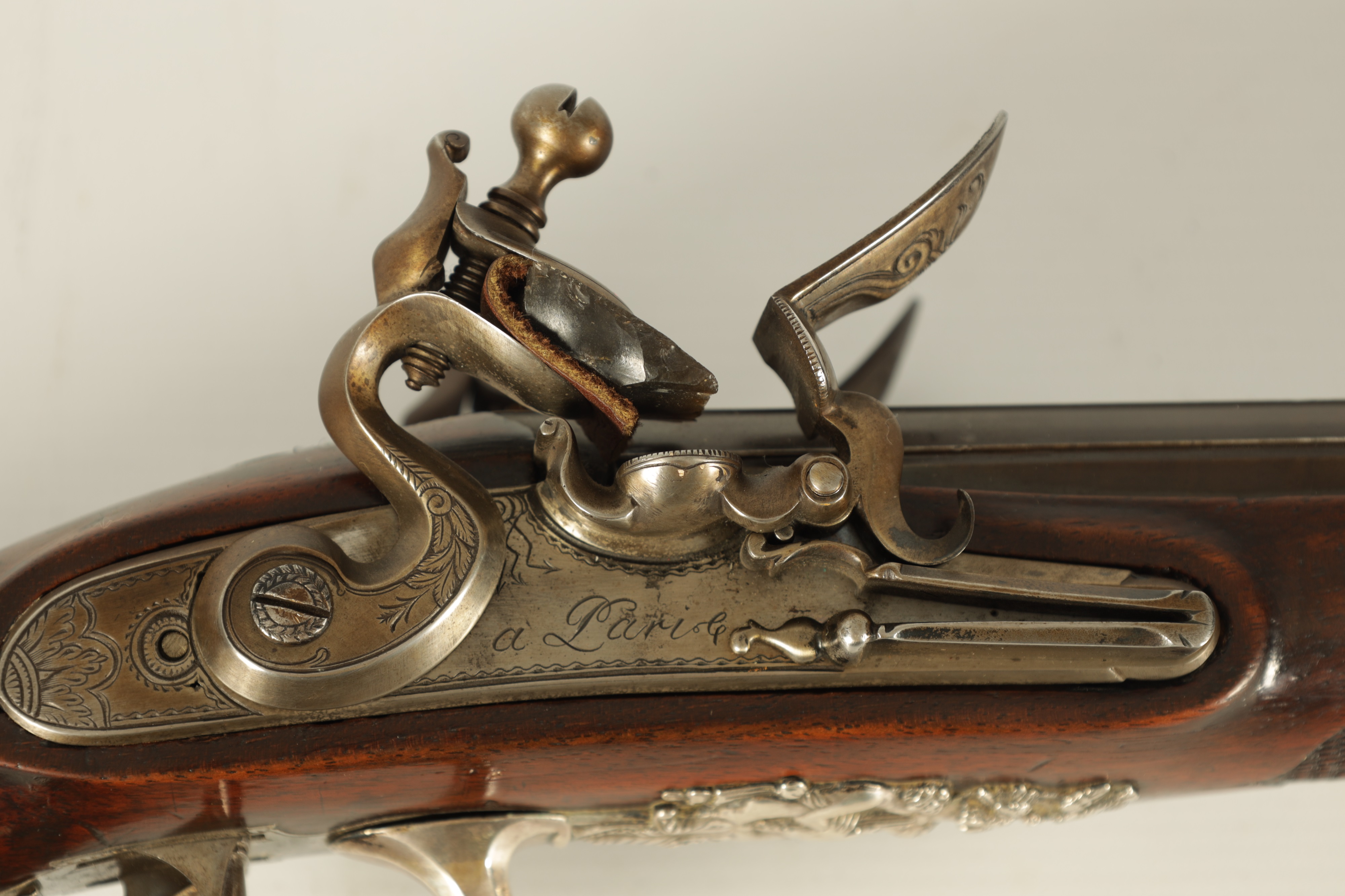 A FINE EARLY 19TH CENTURY PRESENTATION TYPE SILVER MOUNTED DOUBLE BARREL FLINTLOCK SHOTGUN BY LEPAGE - Image 2 of 13