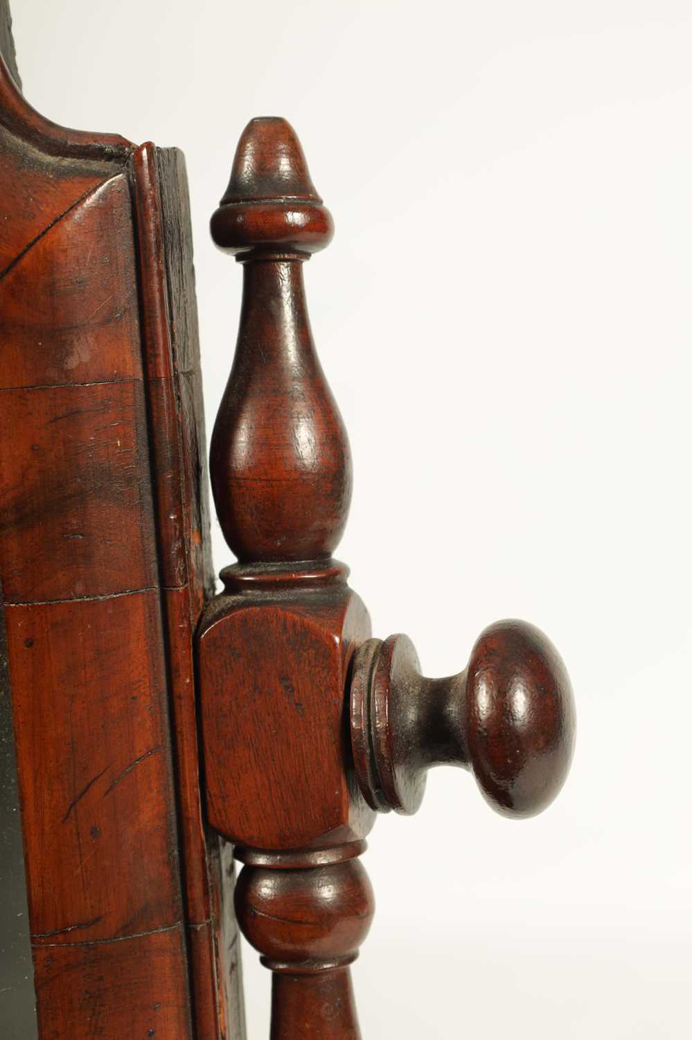 A WILLIAM AND MARY HERRING-BANDED FIGURED WALNUT TOILET MIRROR/BUREAU - Image 6 of 10