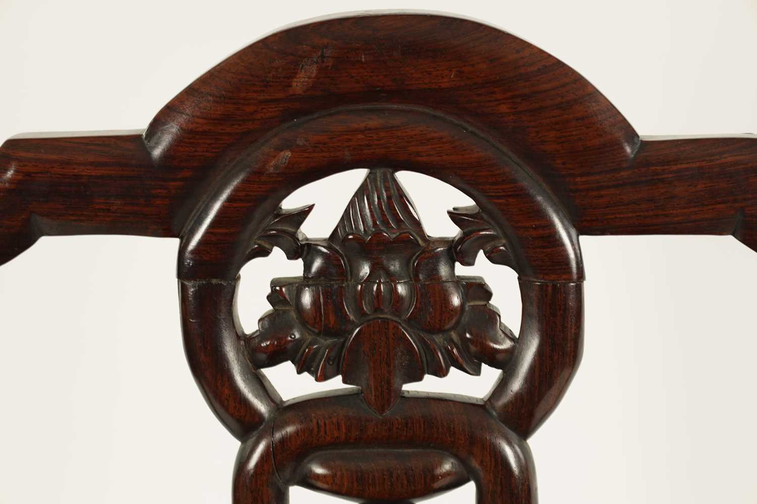 A GOOD PAIR OF 19TH CENTURY CHINESE HARDWOOD SIDE CHAIRS - Image 2 of 11