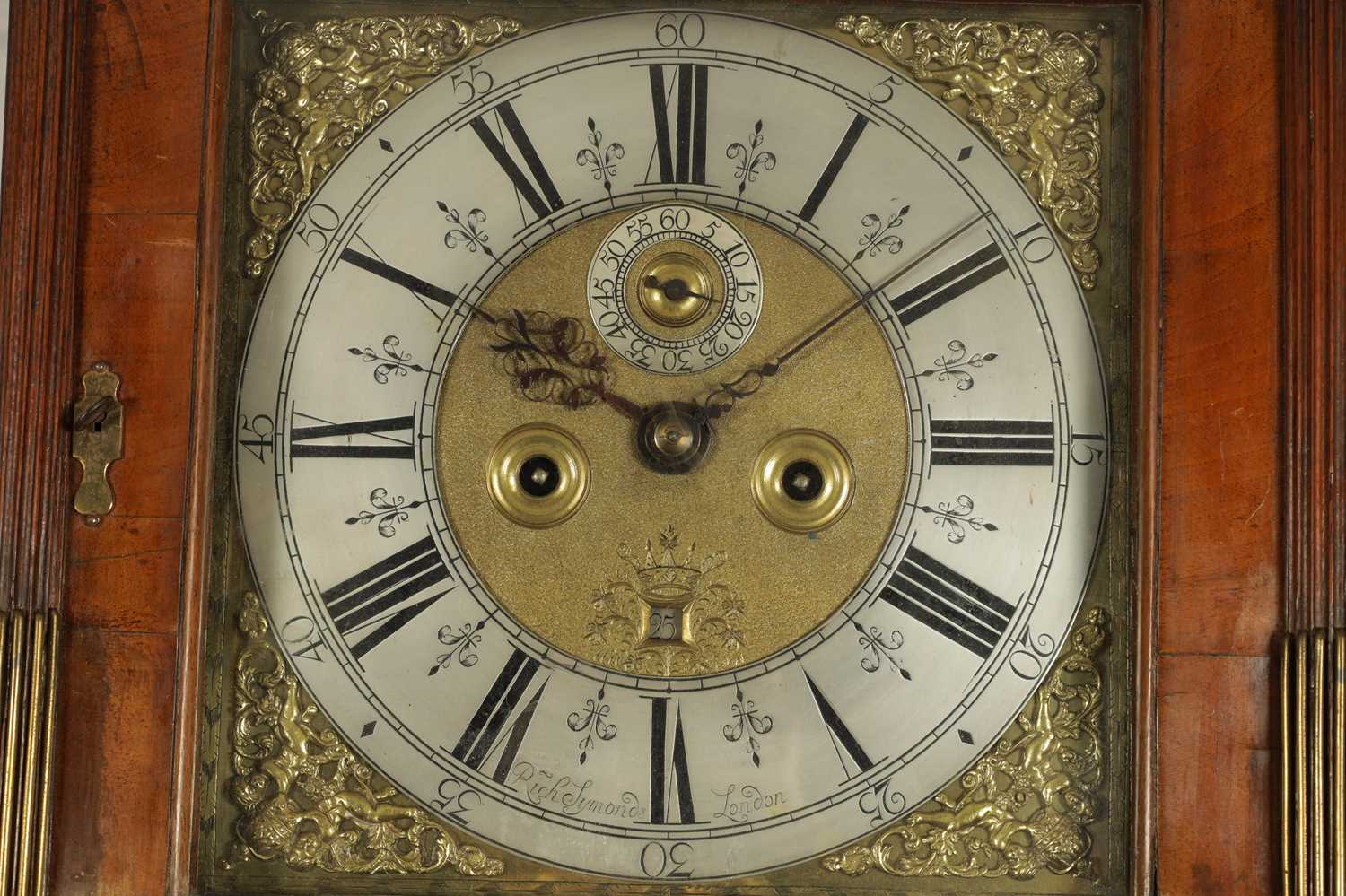 RICHARD SYMONDS, LONDON. A QUEEN ANNE FIGURED WALNUT EIGHT-DAY LONGCASE CLOCK - Image 2 of 10