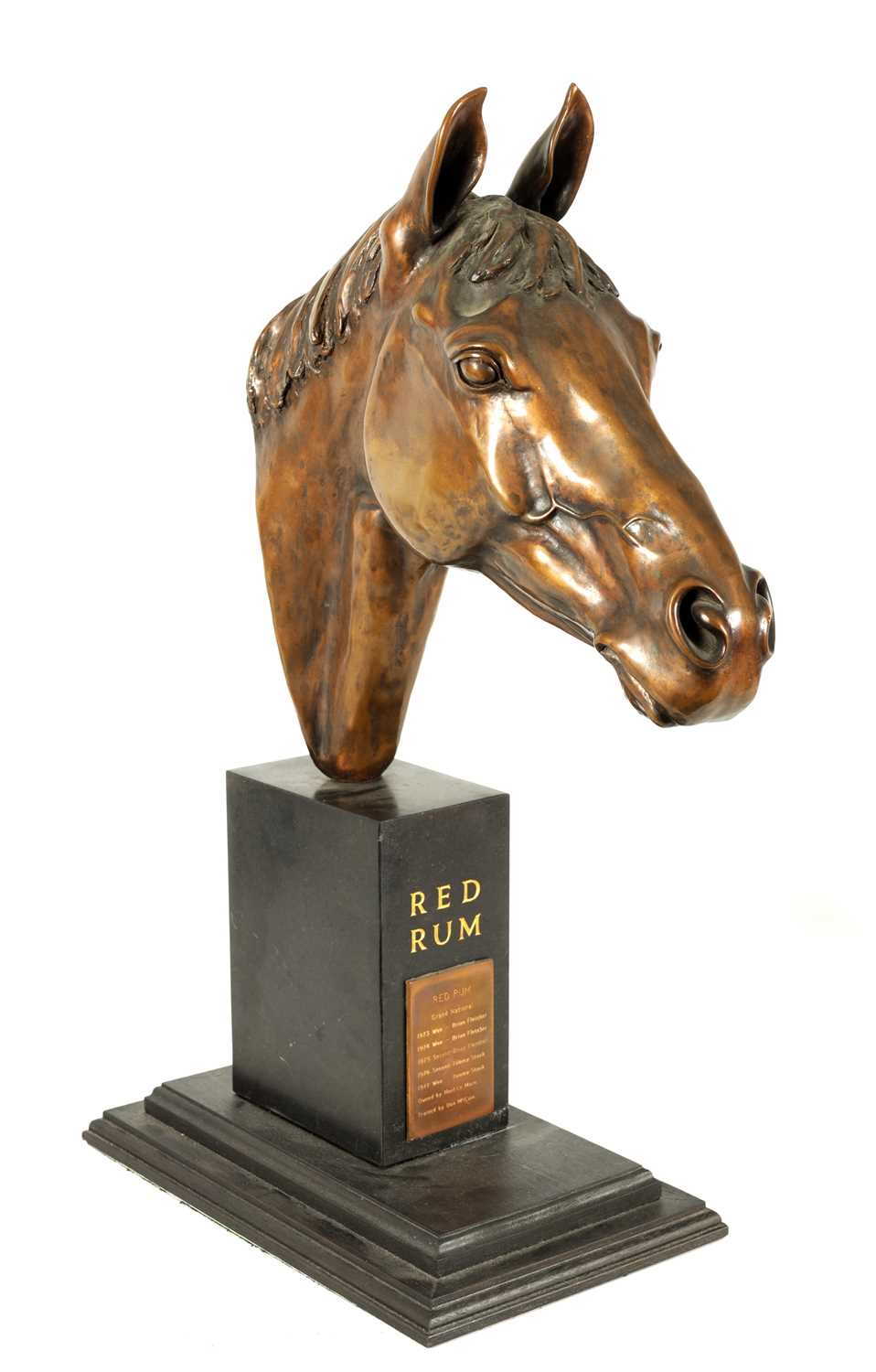 MAUREEN COATMAN. A LARGE LIMITED EDITION BRONZE SCULPTURE OF RED RUM