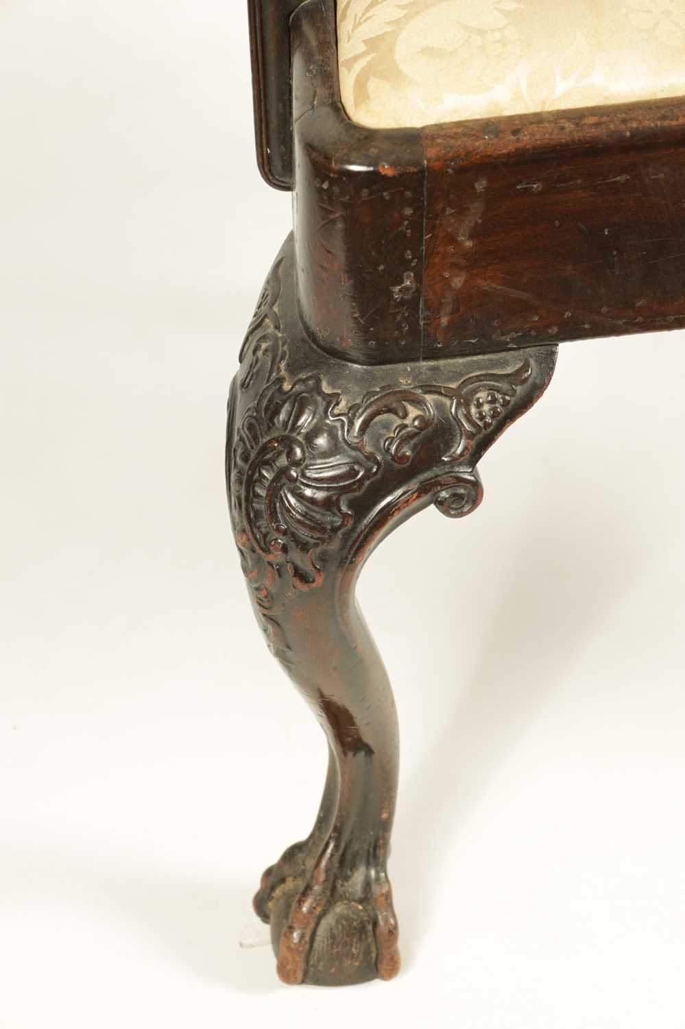 A GEORGE III CARVED MAHOGANY CHIPPENDALE STYLE OPEN ARMCHAIR - Image 9 of 14