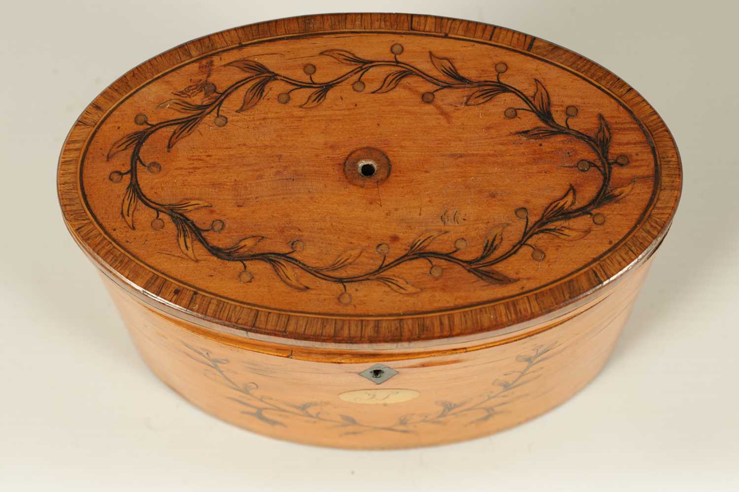 A GEORGE III INLAID SATINWOOD OVAL SHAPED TEA CADDY - Image 3 of 9