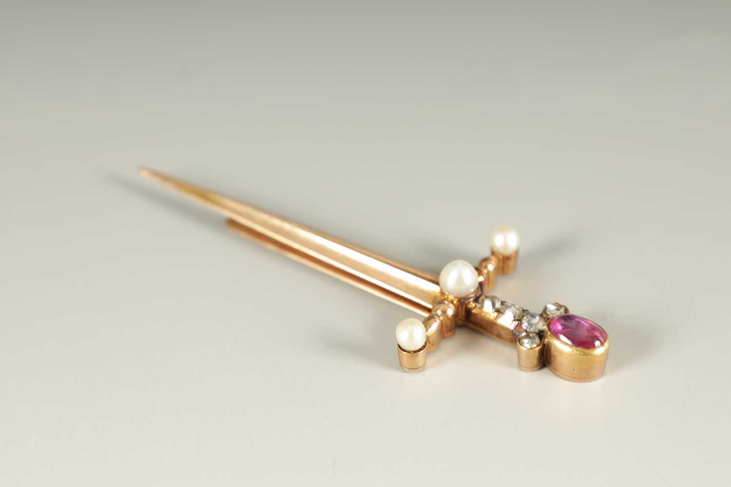 A LATE 19TH CENTURY FABERGE 14CT GOLD, RUBY, DIAMOND AND PEARL BOOKMARK, WORKMASTER AUGUST HOLLMING - Image 2 of 8