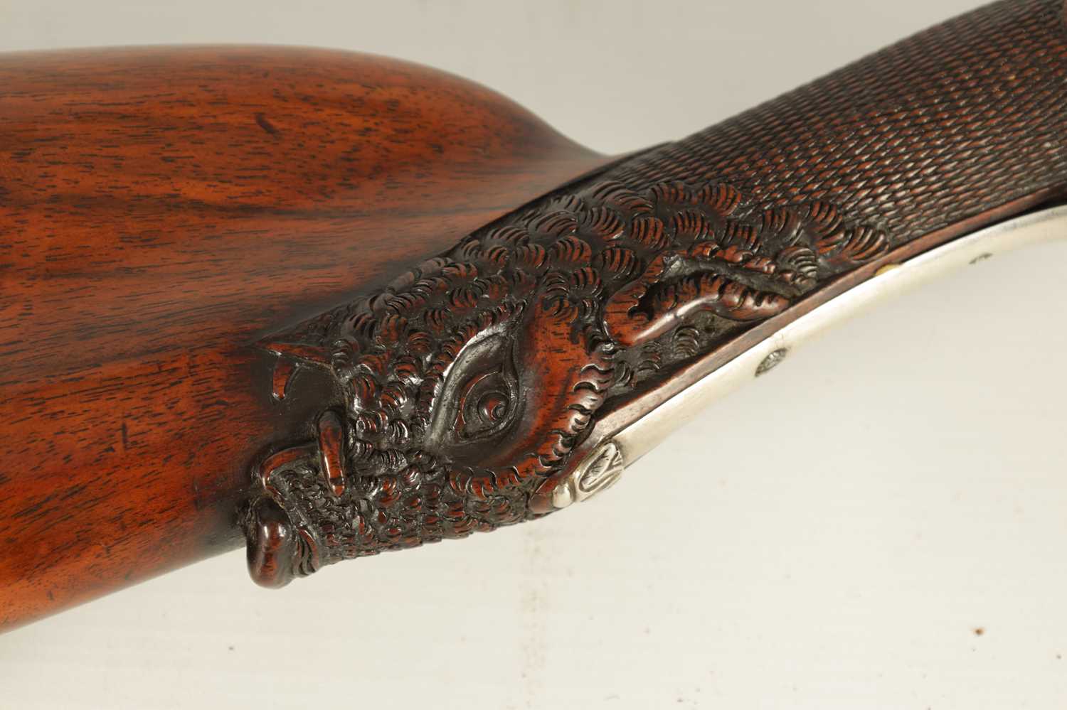 A FINE EARLY 19TH CENTURY PRESENTATION TYPE SILVER MOUNTED DOUBLE BARREL FLINTLOCK SHOTGUN BY LEPAGE - Image 5 of 13