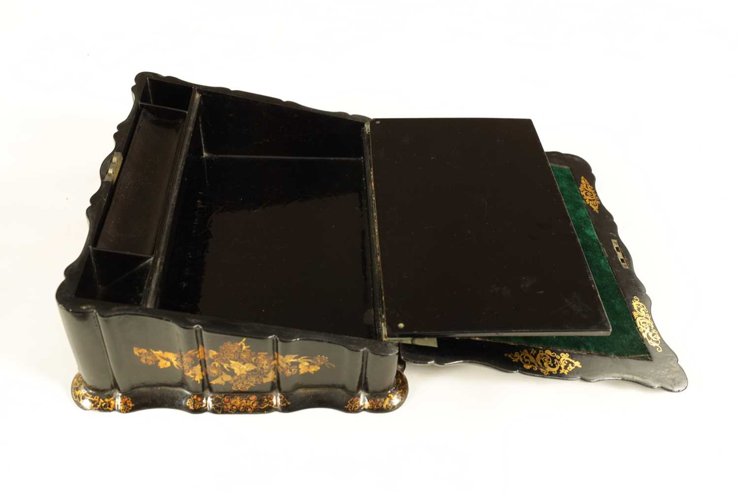 A 19TH CENTURY PAPIER MACHE AND MOTHER OF PEARL INLAID WRITING BOX - Image 9 of 13