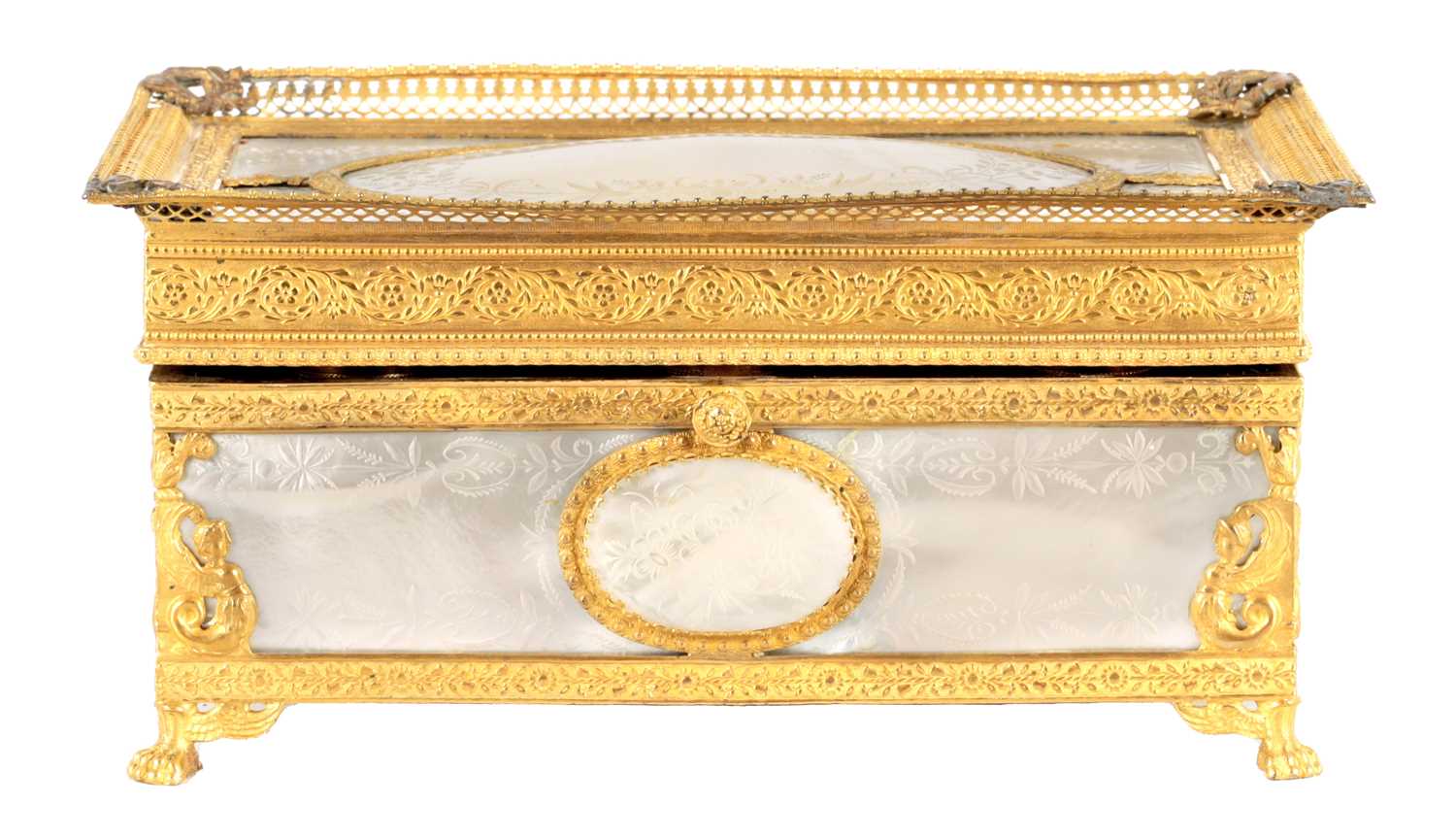 A FINE 19TH CENTURY FRENCH PALAIS ROYAL MOTHER OF PEARL AND GILT ORMOLU SIX BOTTLE PERFUME CASKET - Image 2 of 8