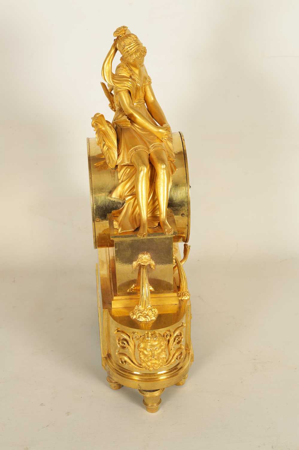 AN EARLY 19TH CENTURY FRENCH EMPIRE ORMOLU FIGURAL MANTEL CLOCK - Image 8 of 12