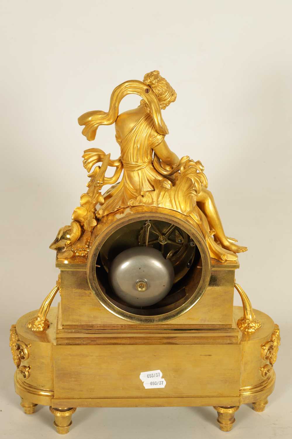 AN EARLY 19TH CENTURY FRENCH EMPIRE ORMOLU FIGURAL MANTEL CLOCK - Image 11 of 12