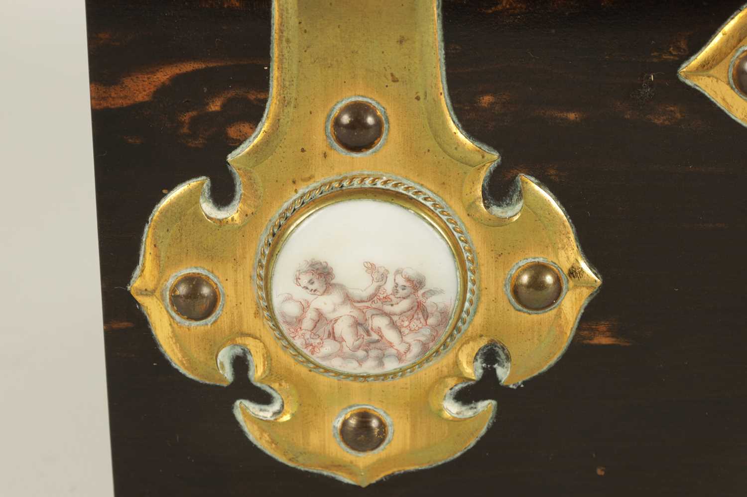 A GOOD 19TH CENTURY FOUR PIECE ORMOLU MOUNTED COROMANDEL DESK SET - Image 5 of 23