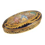 AN 18TH CENTURY SEVRES STYLE PORCELAIN ECLIPSE SHAPED BOX