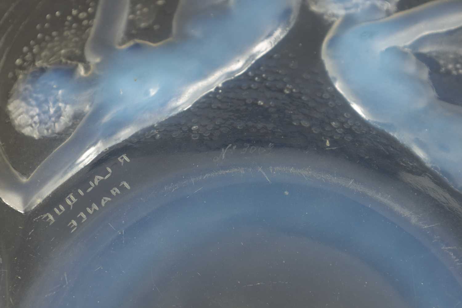 AN R LALIQUE OPALESCENT MOULDED GLASS 'ONDINES' BOWL - Image 2 of 5