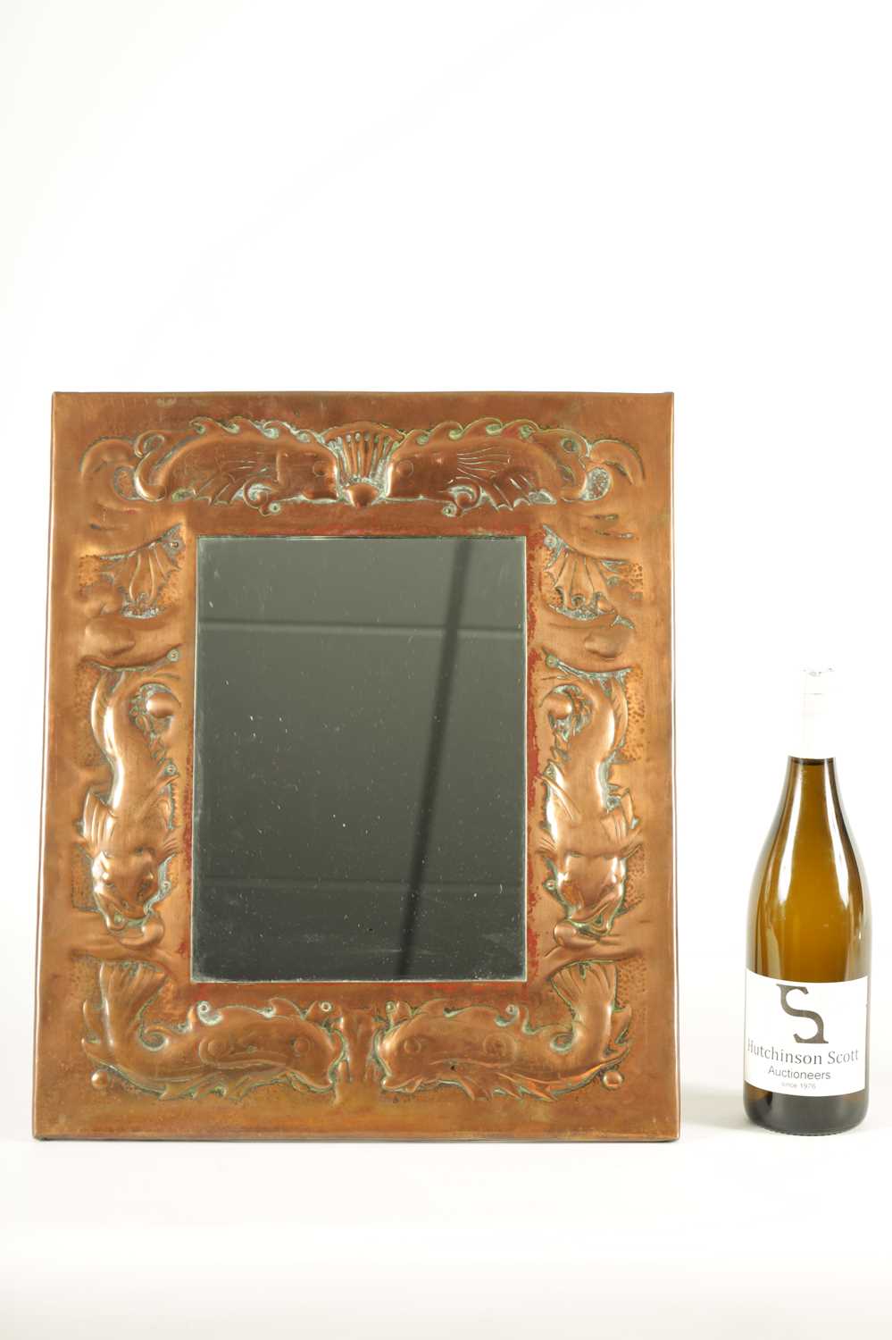 AN ARTS AND CRAFTS NEWLYN SCHOOL STYLE COPPER FRAMED MIRROR - Image 2 of 7