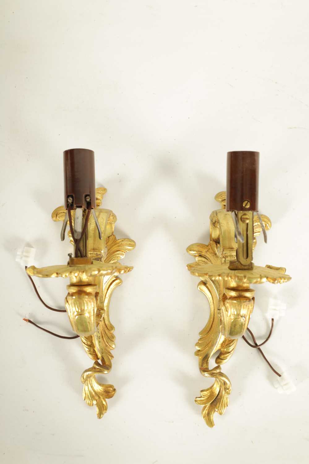 A PAIR OF LATE 19TH CENTURY FRENCH GILT ORMOLU SINGLE BRANCH WALL SCONES - Image 4 of 6