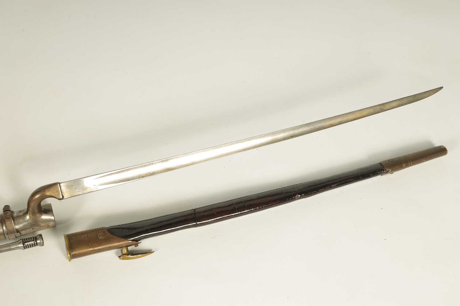 A MID 19TH CENTURY ENFIELD 1859 PATTERN PERCUSSION THREE BAND MUSKET - Image 9 of 15