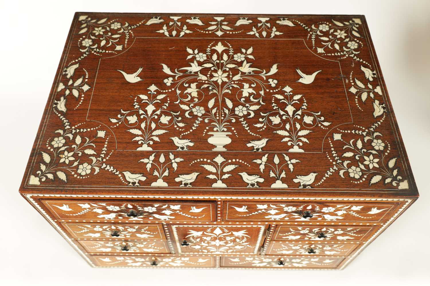 A GOOD 19TH CENTURY ANGLO INDIAN HARDWOOD AND IVORY INLAID TABLE CABINET - Image 4 of 13