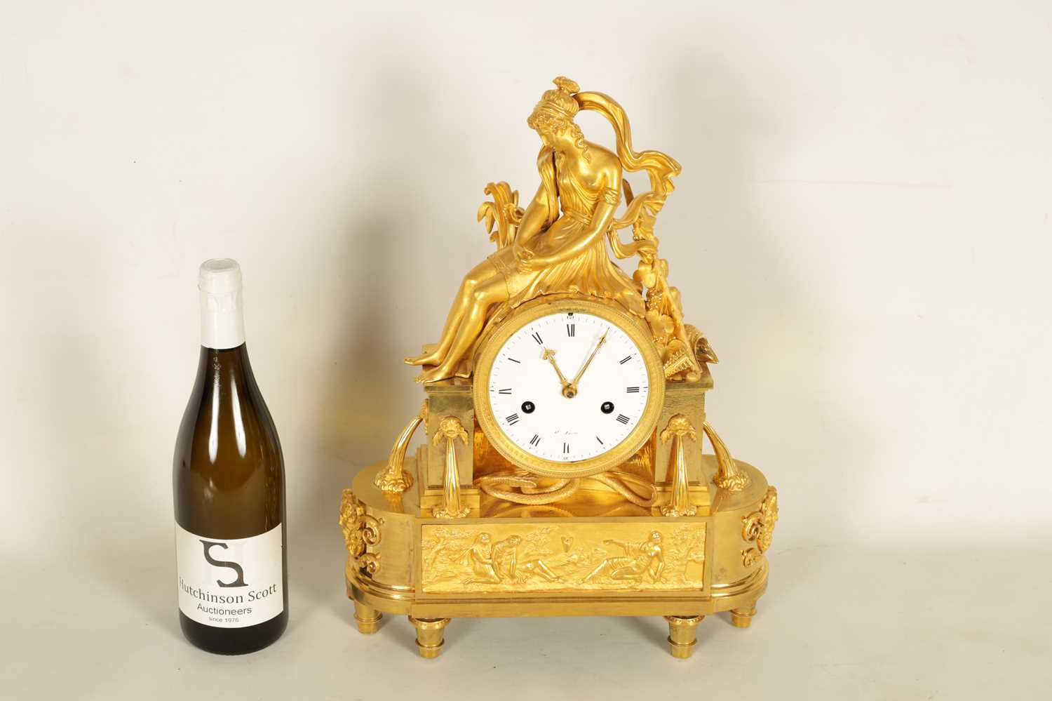 AN EARLY 19TH CENTURY FRENCH EMPIRE ORMOLU FIGURAL MANTEL CLOCK - Image 5 of 12