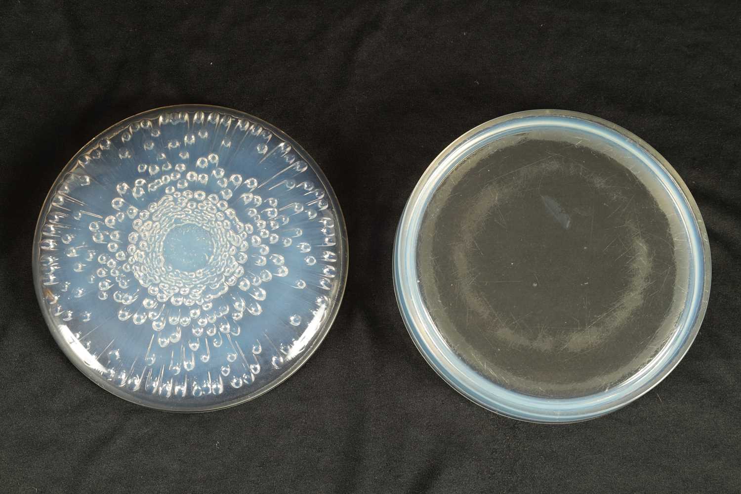 A RENE LALIQUE 'TOKIO' OPALESCENT GLASS LIDDED POWDER BOX - Image 3 of 8