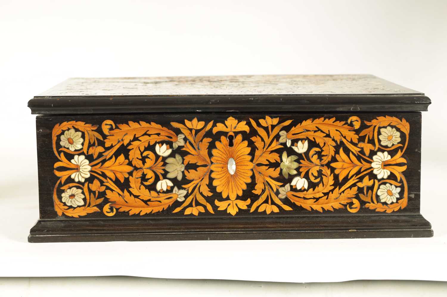 A FINE 18TH/19TH CENTURY ITALIAN FLORAL MARQUETRY EBONY, IVORY AND MOTHER OF PEARL INLAID TABLE BOX - Image 4 of 9