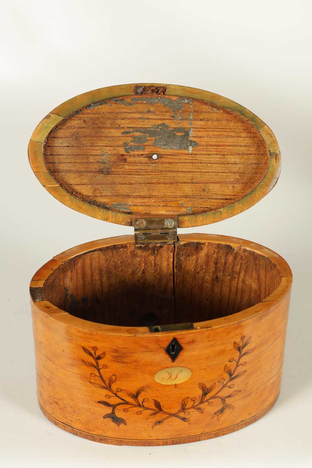 A GEORGE III INLAID SATINWOOD OVAL SHAPED TEA CADDY - Image 5 of 9