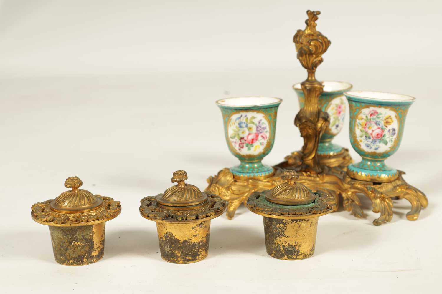 A 18TH CENTURY FRENCH ROCOCO ORMOLU AND SERVES STYLE TRIPLE INKSTAND - Image 9 of 10