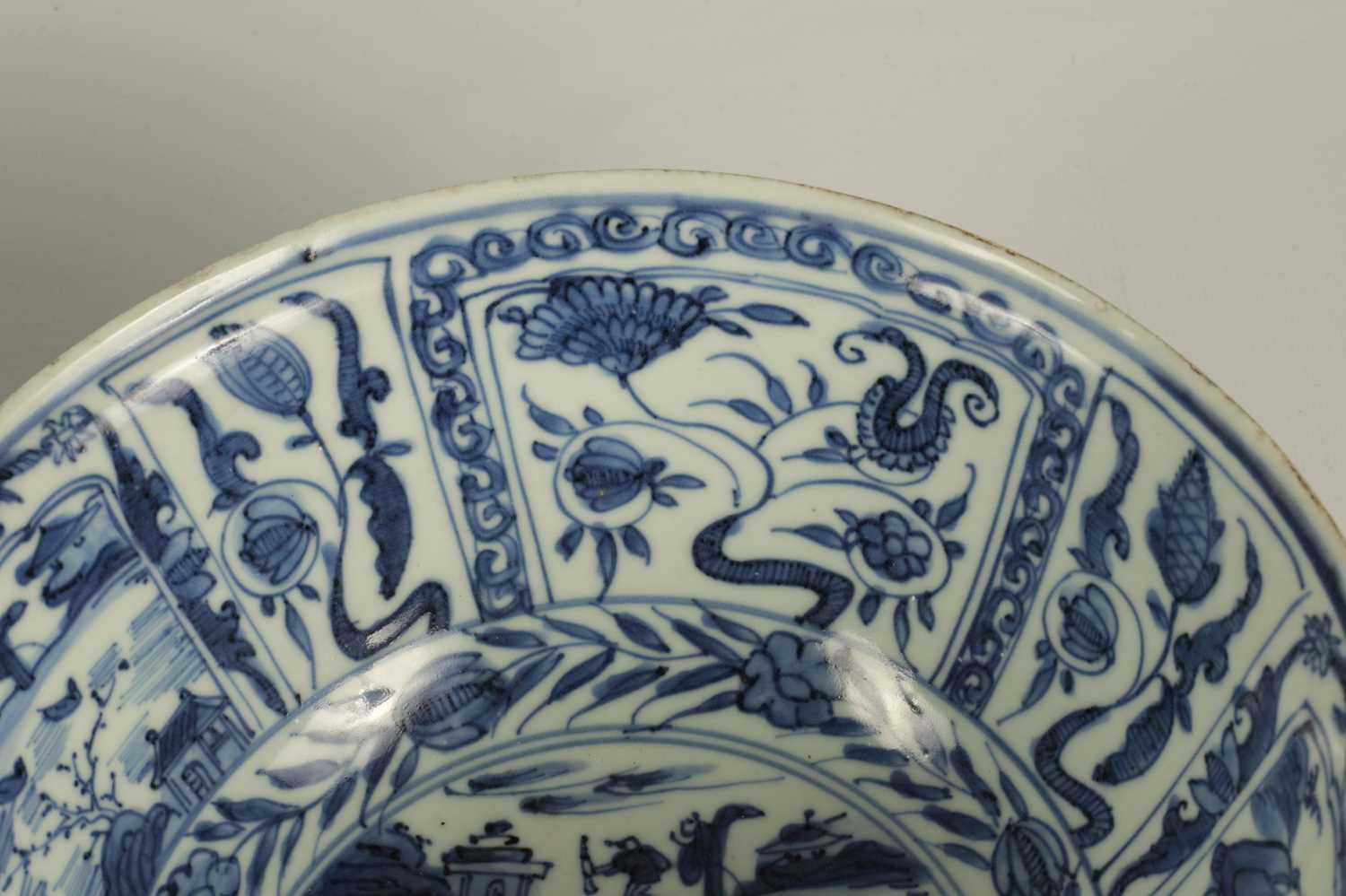 TWO 18TH CENTURY CHINESE BLUE AND WHITE PORCELAIN BOWLS - Image 4 of 12