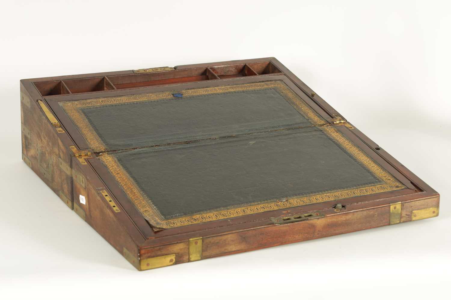 A 19TH CENTURY BRASS BOUND MAHOGANY WRITING SLOPE - Image 5 of 13