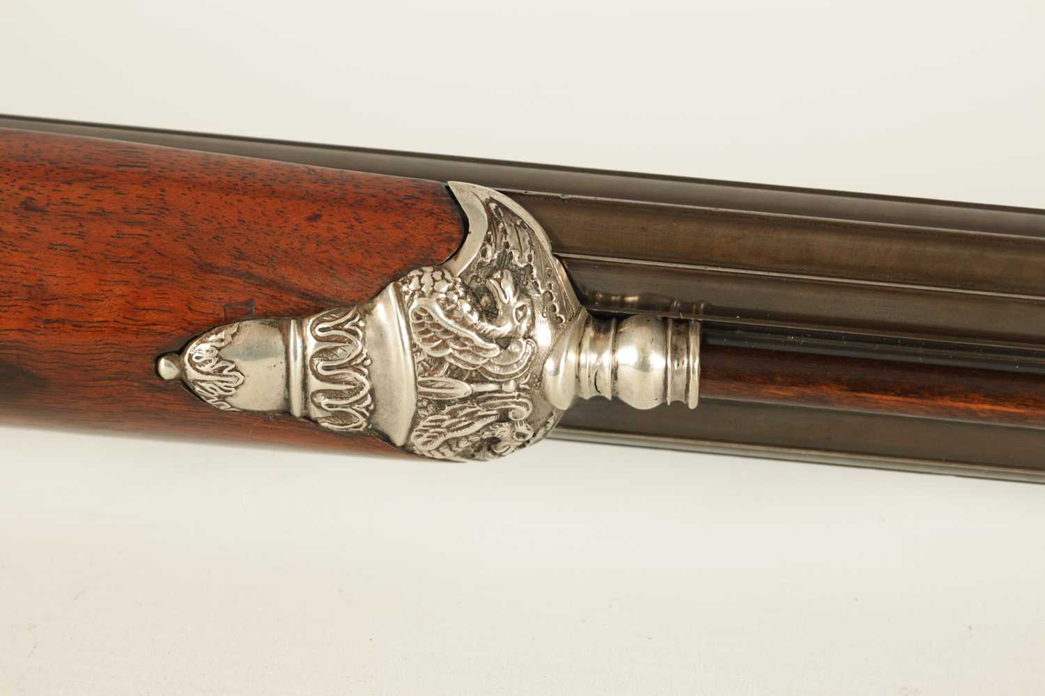 A FINE EARLY 19TH CENTURY PRESENTATION TYPE SILVER MOUNTED DOUBLE BARREL FLINTLOCK SHOTGUN BY LEPAGE - Image 7 of 13