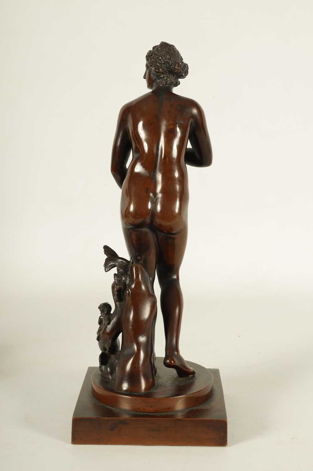 A FINELY CAST 19TH CENTURY BRONZE FIGURE OF VENUS DE MEDICI - Image 7 of 8