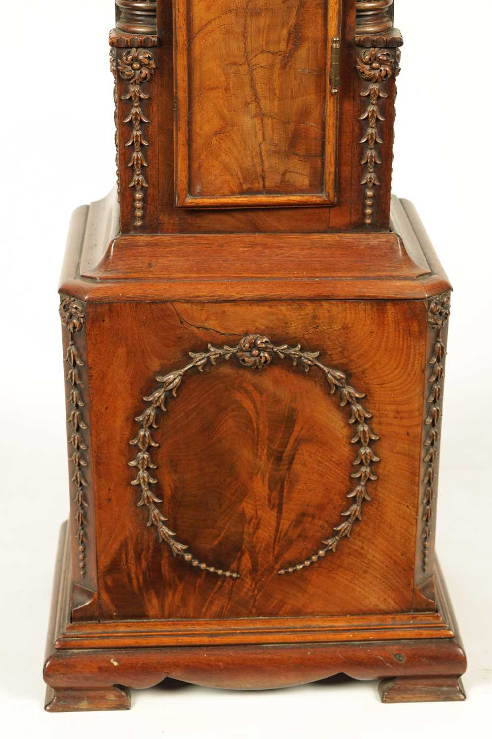 AN EARLY 20TH CENTURY CHIPPENDALE STYLE MAHOGANY THREE TRAIN QUARTER STRIKING GRANDMOTHER CLOCK - Image 4 of 7