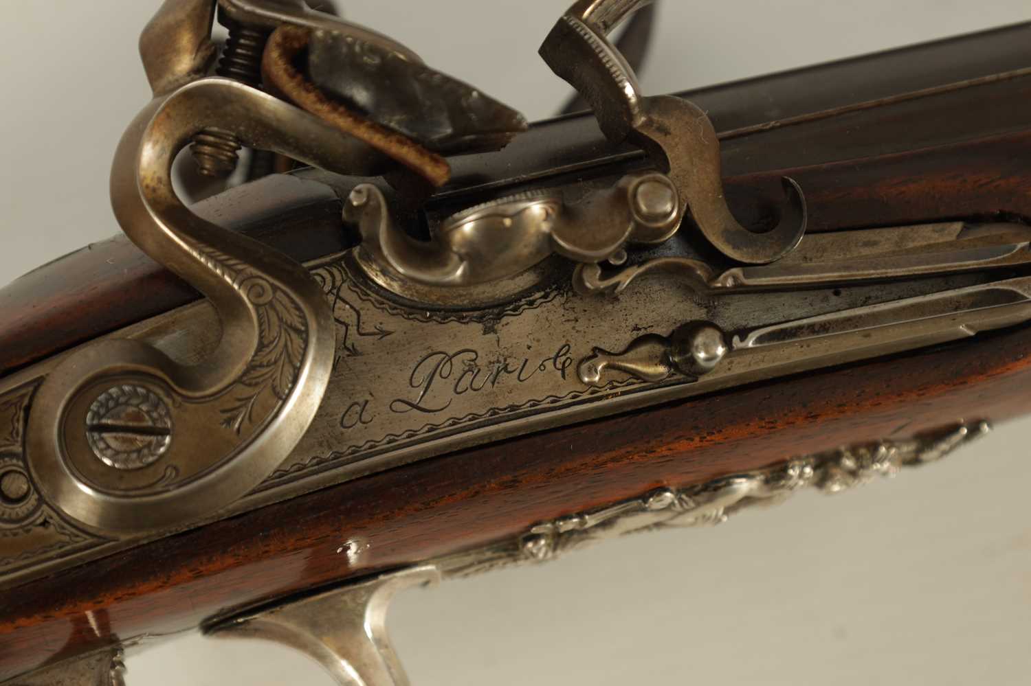 A FINE EARLY 19TH CENTURY PRESENTATION TYPE SILVER MOUNTED DOUBLE BARREL FLINTLOCK SHOTGUN BY LEPAGE - Image 10 of 13