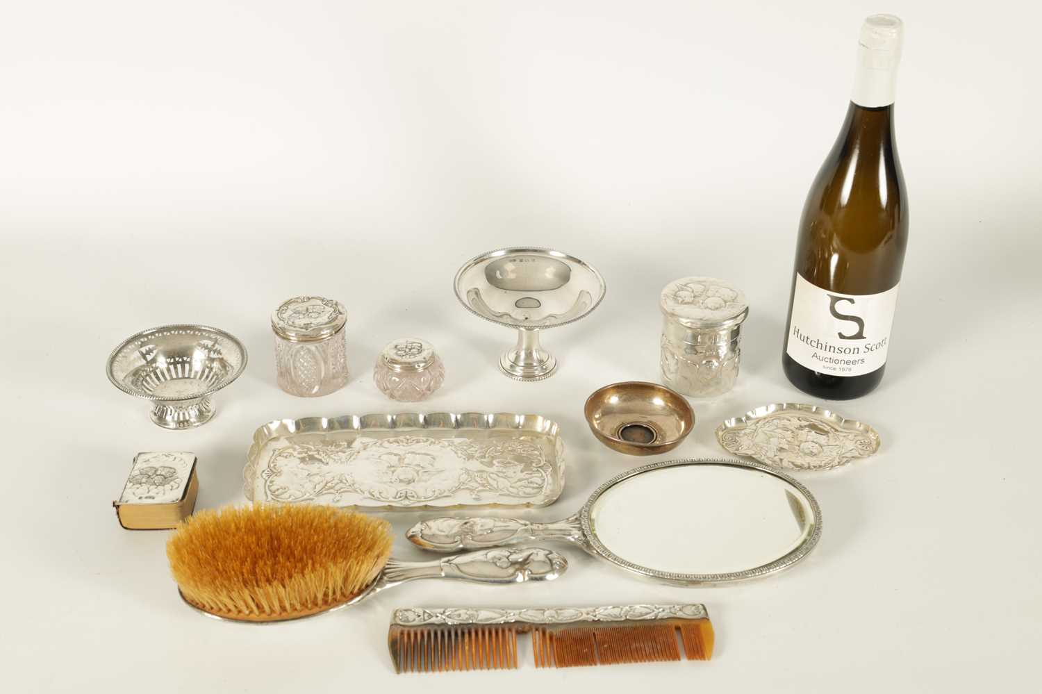 AN ART NOVEAU SILVER NINE PIECE DRESSING TABLE SET - Image 3 of 19