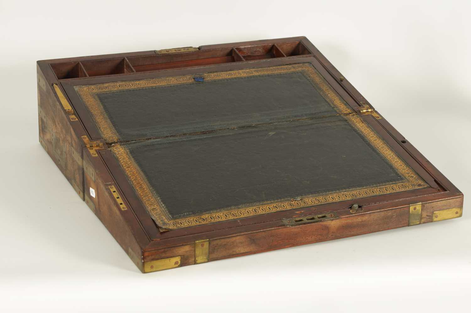 A 19TH CENTURY BRASS BOUND MAHOGANY WRITING SLOPE - Image 4 of 13