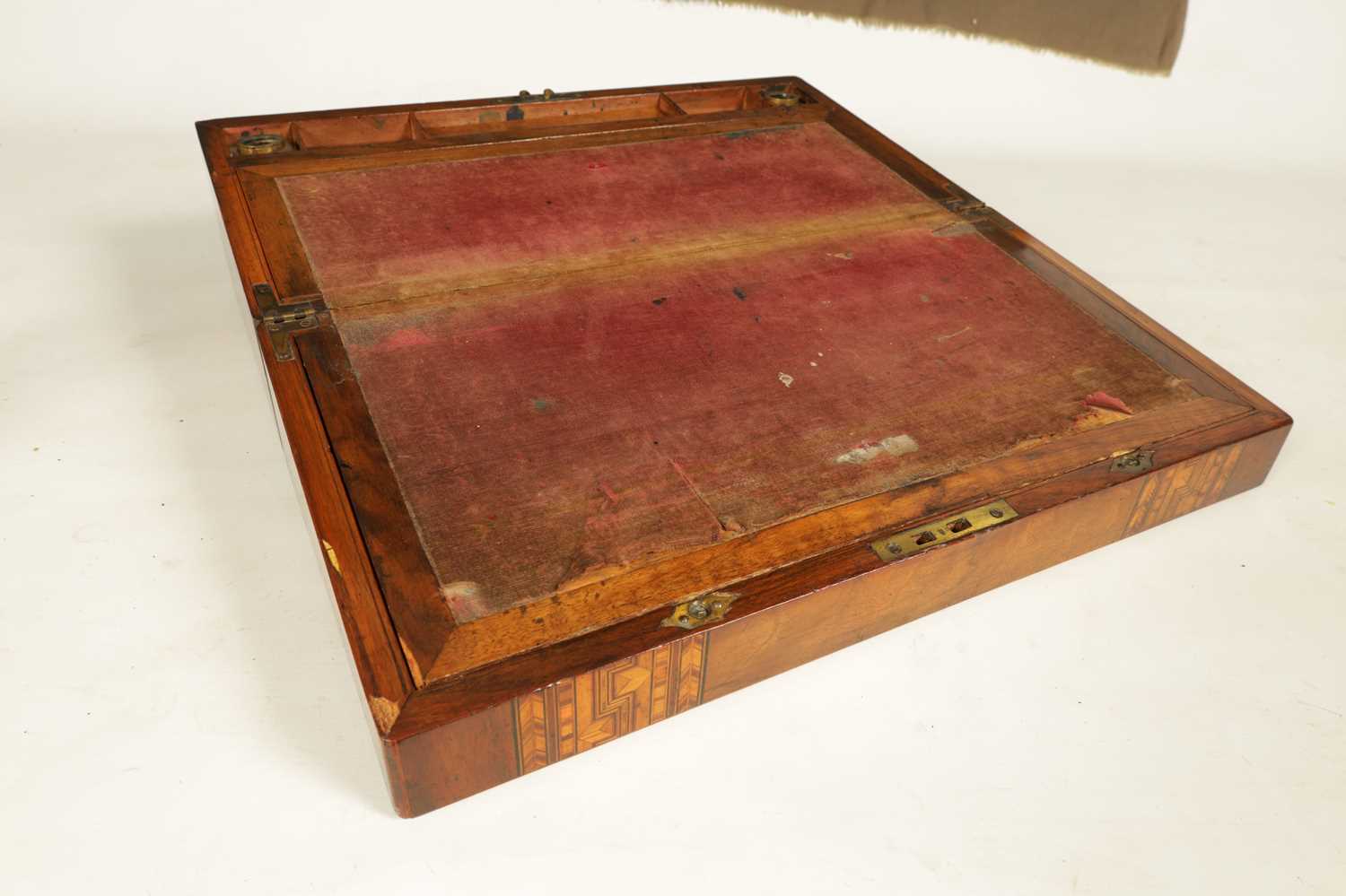 A 19TH CENTURY INLAID WALNUT WRITING BOX - Image 10 of 13