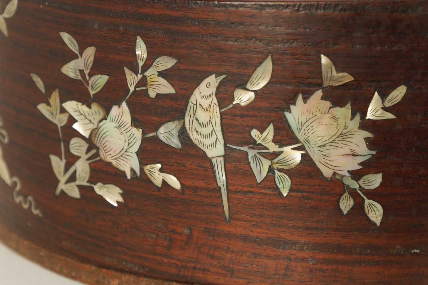 A 19TH CENTURY CHINESE HARDWOOD AND MOTHER OF PEARL INLAID CIRCULAR BOX OF LARGE SIZE - Image 6 of 13