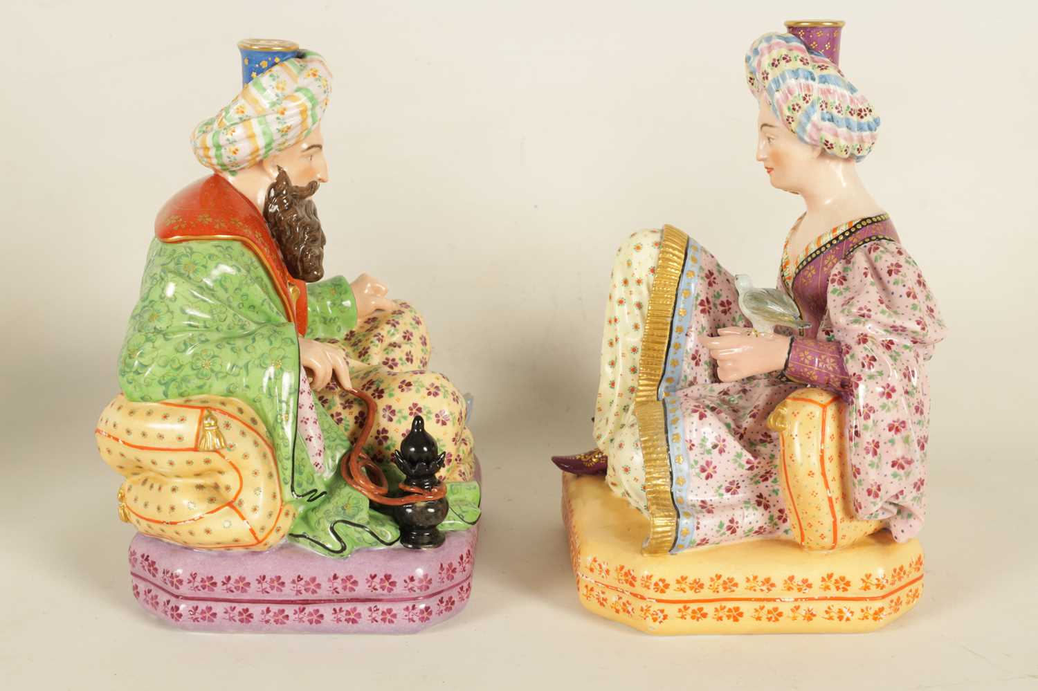 A PAIR OF 19TH CENTURY FRENCH FIGURAL PORCELAIN PERFUME BOTTLES BY JACOB PETIT - Image 13 of 18