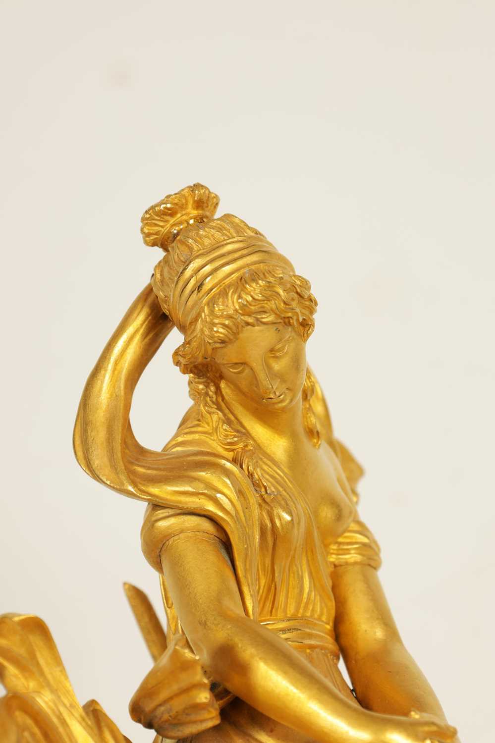 AN EARLY 19TH CENTURY FRENCH EMPIRE ORMOLU FIGURAL MANTEL CLOCK - Image 9 of 12