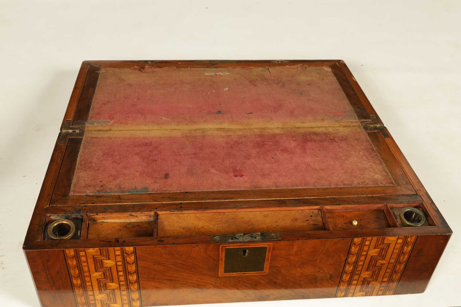 A 19TH CENTURY INLAID WALNUT WRITING BOX - Image 9 of 13