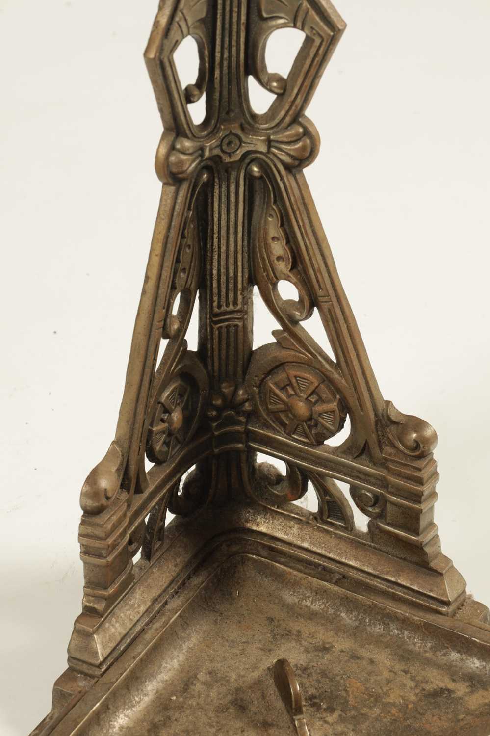 A LATE 19TH CENTURY FALKIRK AESTHETIC CAST IRON CORNER STICK/UMBRELLA STAND - Image 3 of 5