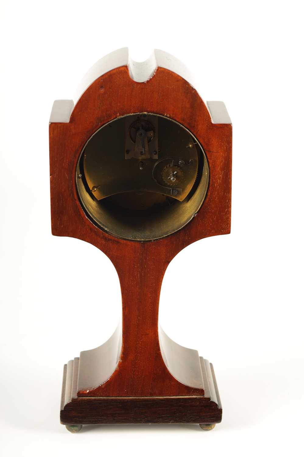 AN EDWARDIAN ART NOUVEAU STYLE BOXWOOD STRUNG AND MAHOGANY INLAID MANTEL CLOCK - Image 5 of 7