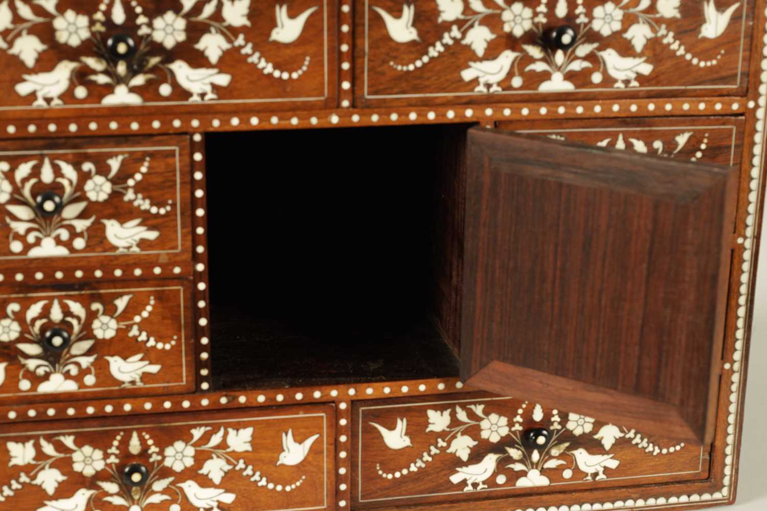 A GOOD 19TH CENTURY ANGLO INDIAN HARDWOOD AND IVORY INLAID TABLE CABINET - Image 10 of 13