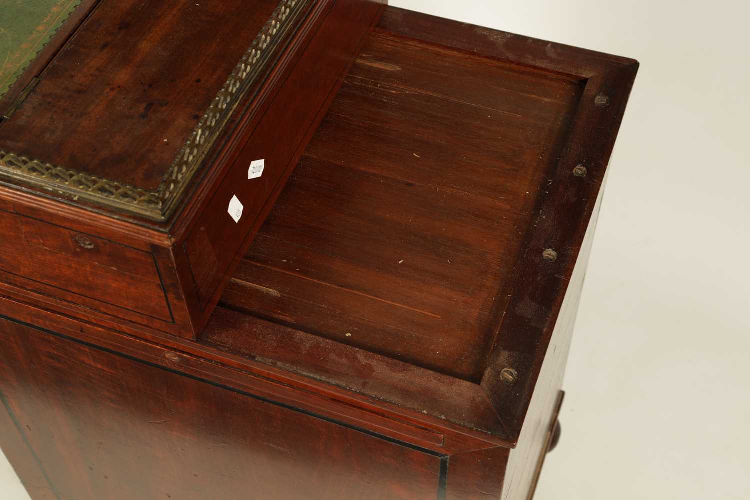 A REGENCY FIGURED MAHOGANY AND EBONY INLAID DAVENPORT OF SMALL SIZE - Image 7 of 10