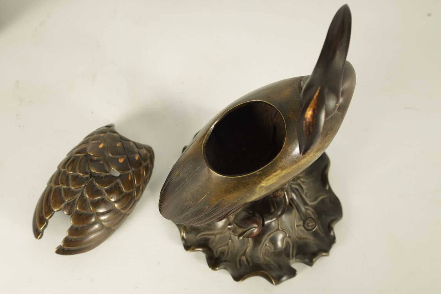 A PAIR OF JAPANESE MEIJI PERIOD BRONZE AND GOLD INLAID CENSERS - Image 7 of 9