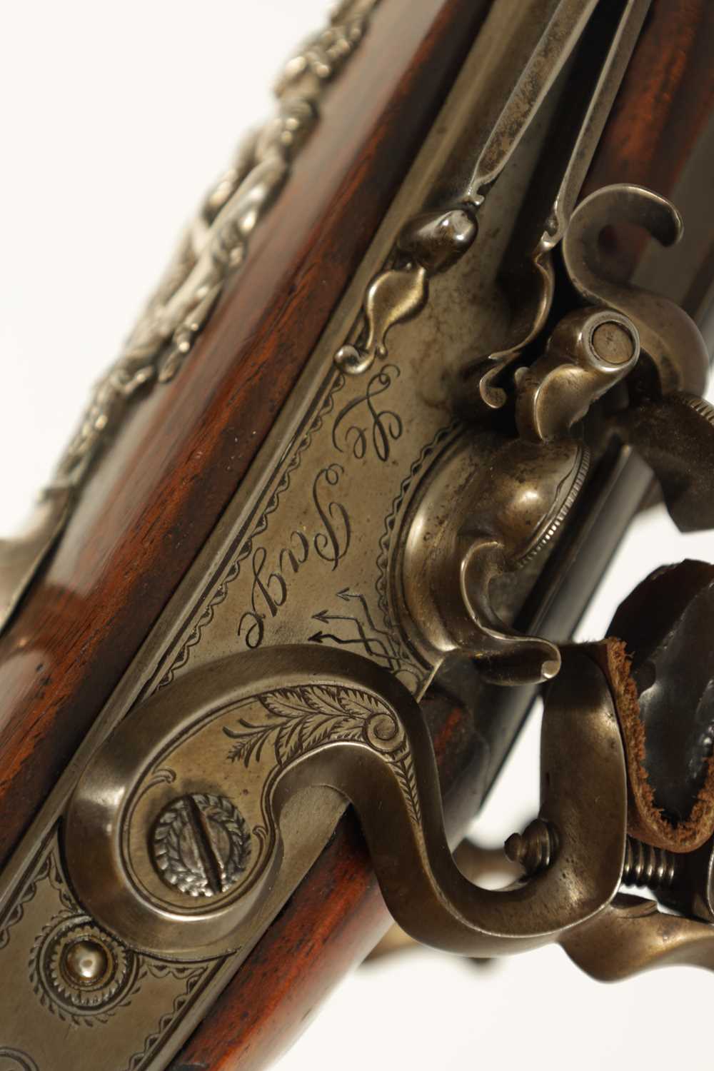 A FINE EARLY 19TH CENTURY PRESENTATION TYPE SILVER MOUNTED DOUBLE BARREL FLINTLOCK SHOTGUN BY LEPAGE - Image 12 of 13