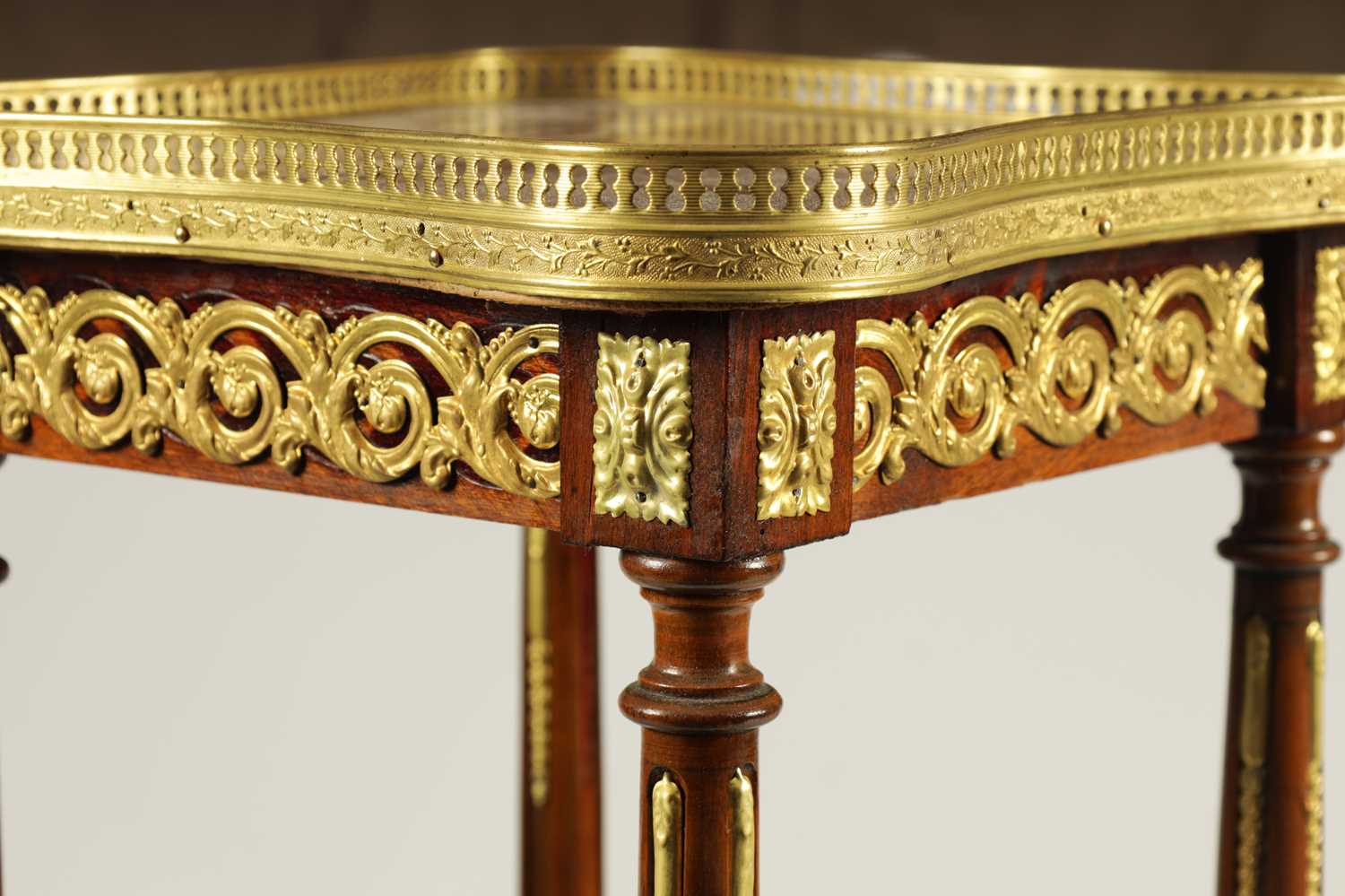 A 20TH CENTURY FRENCH GILT BRASS MOUNTED MAHOGANY SHAPED JARDINIERE STAND - Image 5 of 8