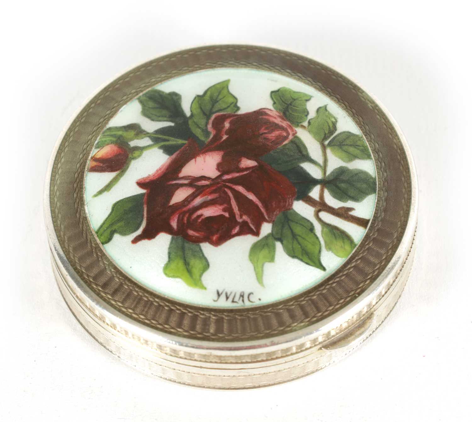 AN EARLY 20TH CENTURY FRENCH SILVER AND ENAMEL PILL BOX