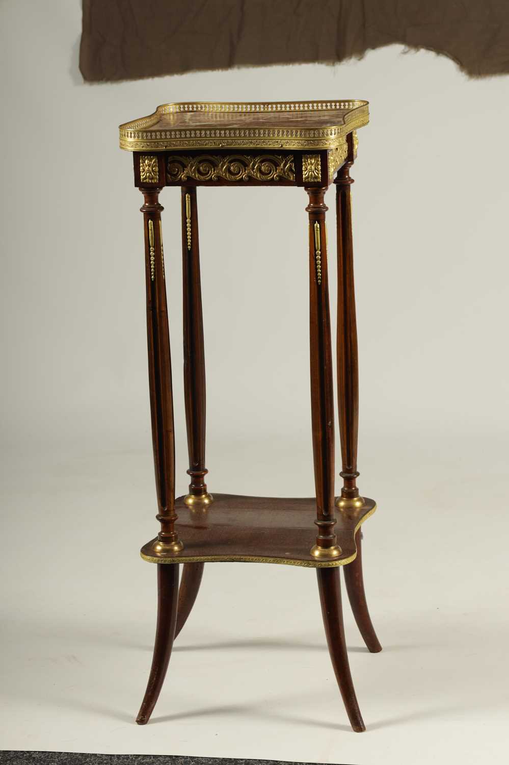 A 20TH CENTURY FRENCH GILT BRASS MOUNTED MAHOGANY SHAPED JARDINIERE STAND - Image 3 of 8
