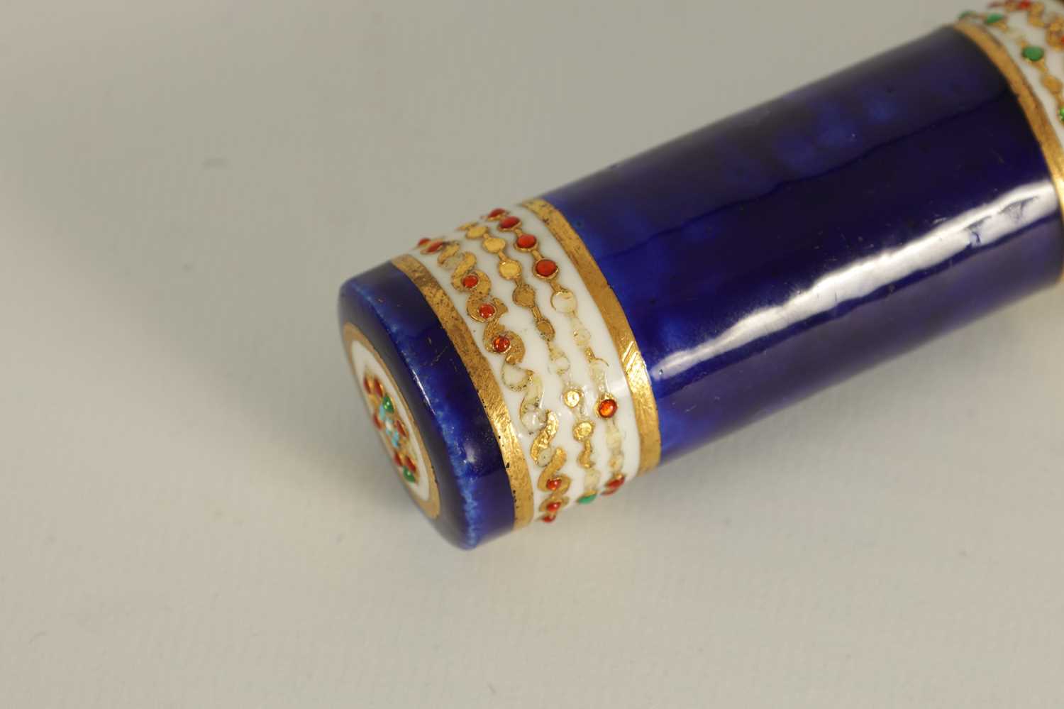A 19TH CENTURY FRENCH ROYAL BLUE PORCELAIN AND SILVER GILT METAL MOUNTED CYLINDRICAL CONTAINER - Image 2 of 5