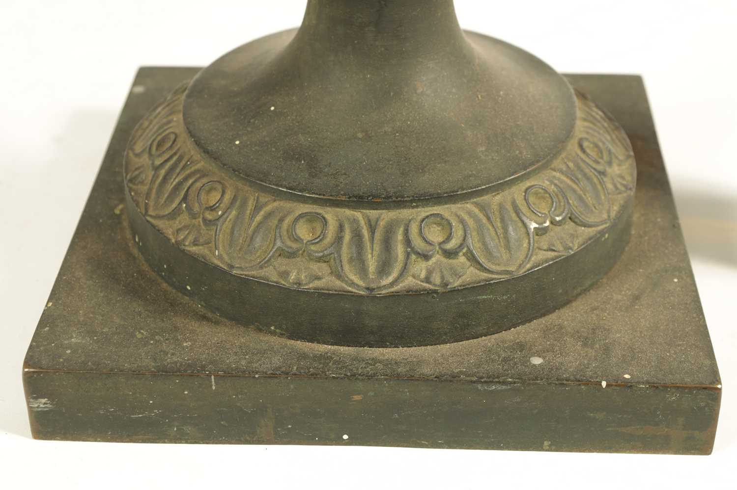 A LARGE 18TH CENTURY FRENCH BRONZE PEDESTAL URN - Image 4 of 7